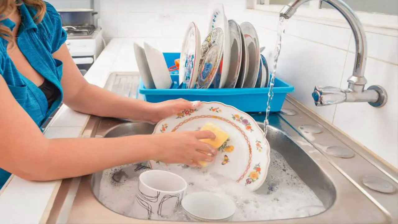 Tips For Properly Cleaning And Drying Your Dishes